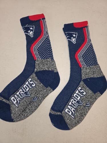ST70 Mens NFL NEW ENGLAND PATRIOTS LOT of 2 Socks Medium 5-10 NEW