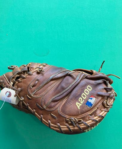 Brown Wilson A2000 1791 RH Catcher's Baseball Glove 32.5" (Used)