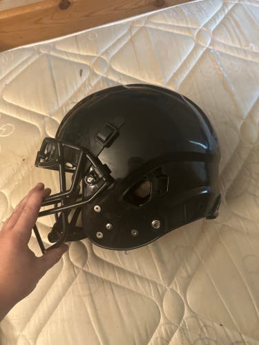 Black Youth Extra Large Schutt Vengeance A11 Helmet (Used)