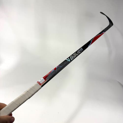Used Right Red Bauer Flylite | 55 Flex Pastrnak Pro Curve Grip | AB702