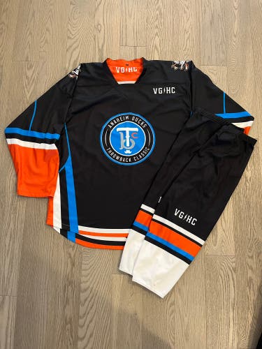 Mens XL Violent Gentlemen Reversible Hockey Jersey Black/White plus Matching Socks