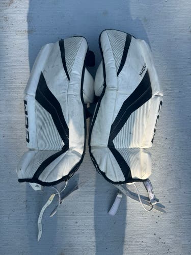 White 24" Youth CCM YTFLEX 3 Goalie Leg Pads (Used)