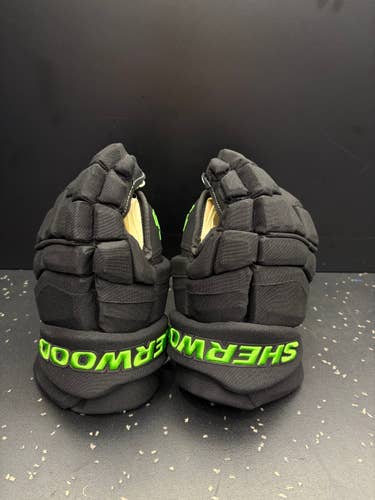 Brand-New Sherwood Photon 1 NHL Pro Stock Gloves - Dallas Stars Third (SHER-PH1NHL)(DAL3D)