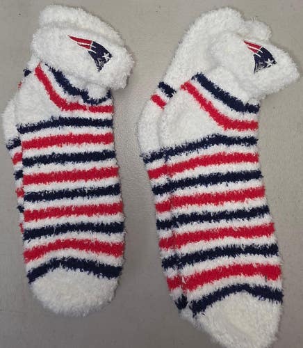 ST75 Mens NFL NEW ENGLAND PATRIOTS LOT of 2 Pair Socks Medium 5-10 NEW