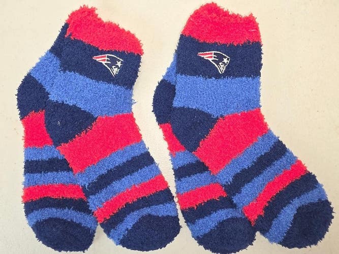 ST76 Mens NFL NEW ENGLAND PATRIOTS LOT of 2 Pair Socks Medium 5-10 NEW