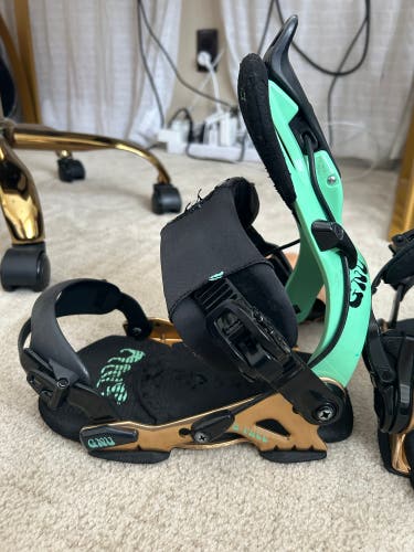 Women's Small GNU Snowboard Bindings (Used)