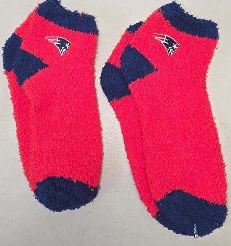 ST77 Mens NFL NEW ENGLAND PATRIOTS LOT of 2 Pair Socks Medium 5-10 NEW