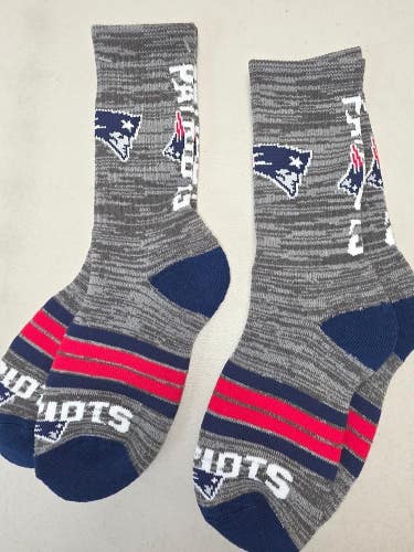 ST89 Mens NFL NEW ENGLAND PATRIOTS LOT of 2 Pair Socks Medium 5-10 NEW