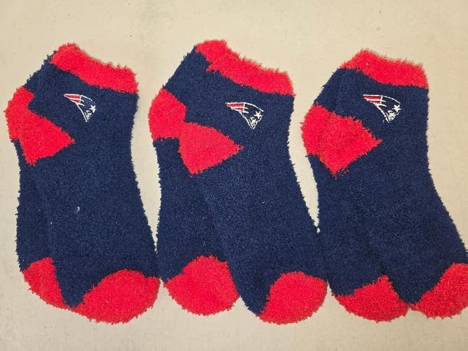 ST78 Mens NFL NEW ENGLAND PATRIOTS LOT of 3 Pair Socks Medium 5-10 NEW