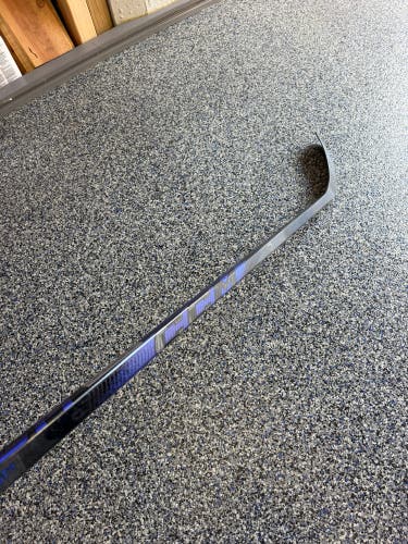 Intermediate CCM Ribcor Trigger 10 Pro Right Handed Hockey Stick P88 65 Flex (New)