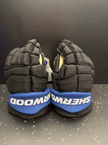 Brand-New Sherwood Photon 1 NHL Pro Stock Gloves - Toronto Maple Leafs DH (SHER-PH1NHL)(TORDH)