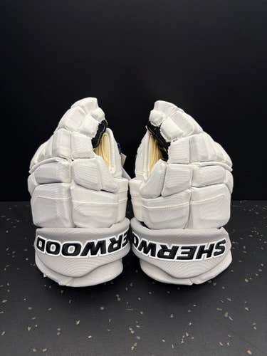 Brand-New Sherwood Photon 1 NHL Pro Stock Gloves - LA Kings Whiteout (SHER-PH1NHL)(LAKWO)