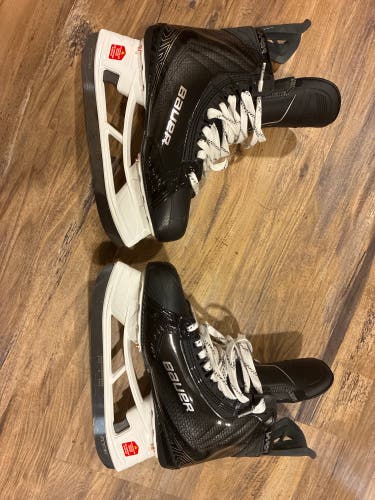 Black 2025 Bauer Vapor Flylite Hockey Skates Regular Width Pro Stock 9.5 (New)
