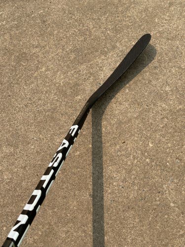 Senior Easton Synergy GX Right Handed Hockey Stick Heel Pattern 100 Flex Pro Stock (New)