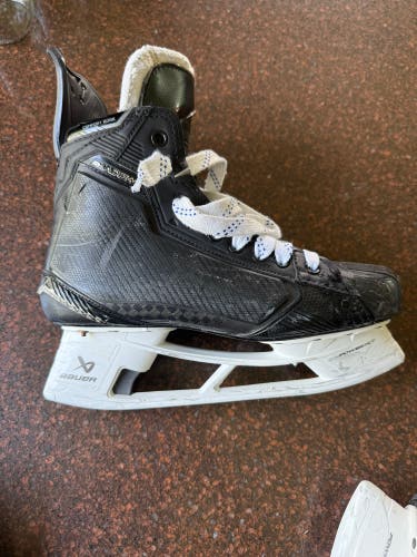 2024 Bauer Supreme Shadow Hockey Skates Regular Width 9.5 (Used)