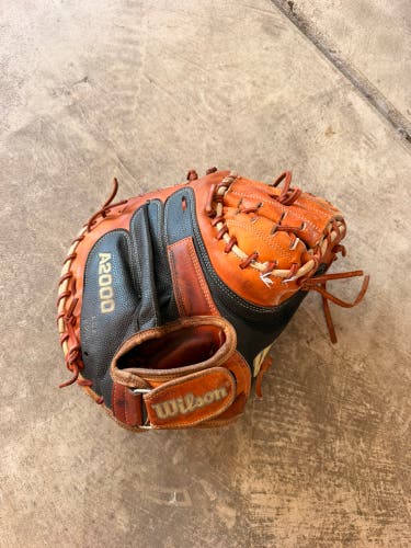 Wilson A2000 RH Catcher's Baseball Glove 34" (Used)