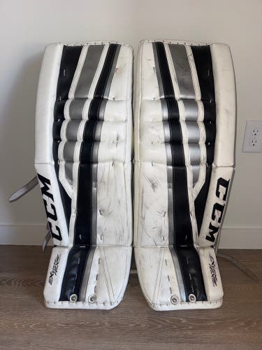 35" CCM Extreme Flex II 860 Goalie Leg Pads (Used)