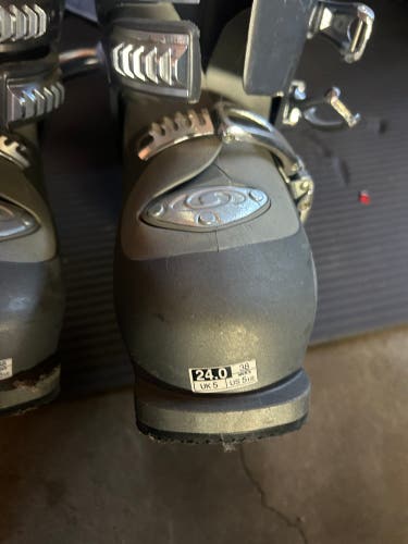 Snowboard Boots (Used)