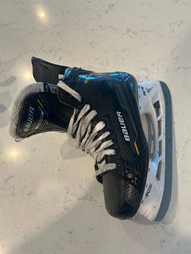 Black/Yellow 2024 Bauer Supreme M5 Pro Hockey Skates Regular Width Size 5.5 (Used)