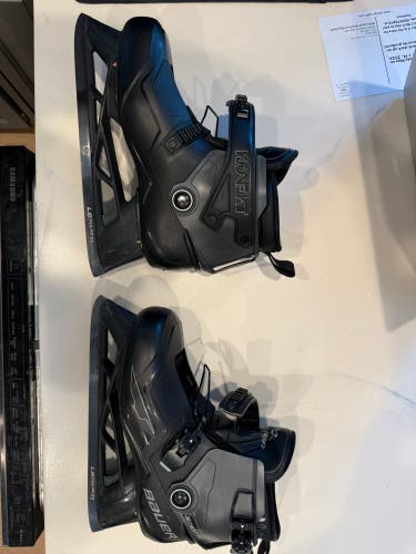 Black Bauer Konekt Hockey Skates Regular Width 10.5 (Used)