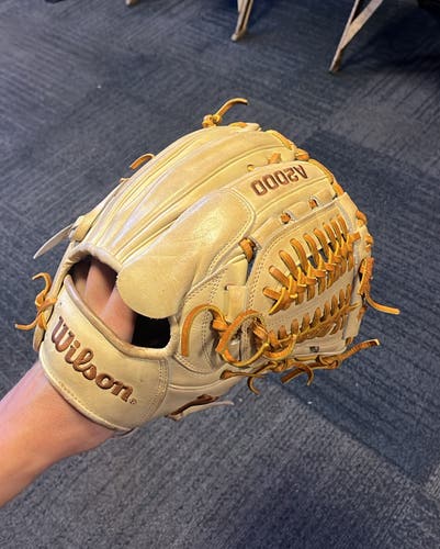 2021 Wilson A2000 RH Pitcher's Baseball Glove 11.75" (Used)