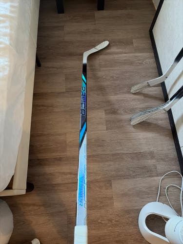 Senior Bauer Nexus Tracer Right Handed Hockey Stick P28 77 Flex (Used)