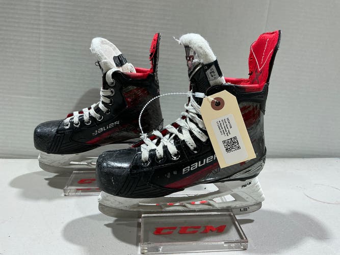 Youth Bauer Vapor X5 Pro Hockey Skates Regular Width 13.5 (Used) 9315