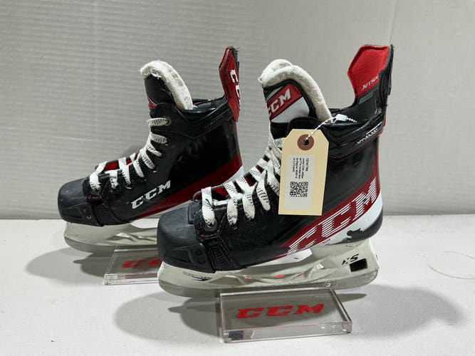 Junior CCM JetSpeed FT4 Hockey Skates Regular Width Size 2.5 (Used)