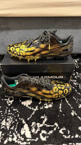 Men's Size M 11.0 Under Armour Blur Low Top Molded Cleats (New)