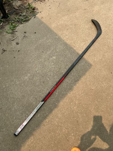 Senior Bauer Vapor Hyperlite Right Handed Hockey Stick Toe Pattern 82 Flex Pro Stock (Used)