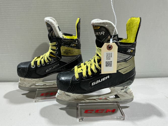 Junior Bauer Supreme 3S Hockey Skates Regular Width Size 2 (Used) 9319
