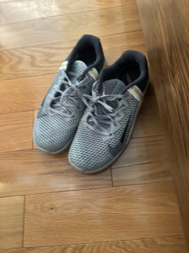 Men's Size M 10.0 (W 11.0) Adult Nike Metcon 6 Shoes (Used)