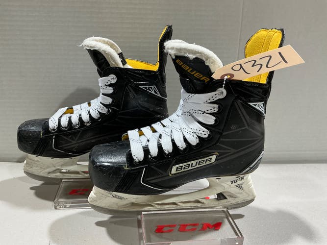 Junior Bauer Supreme S170 Hockey Skates Extra Wide Width Size 2.5 (Used) 9321