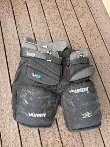 Senior Large 2018 Vaughn Velocity V9 Pro Carbon Hockey Goalie Pants (Used)