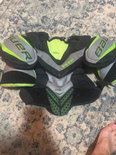 Junior Bauer Supreme One.6 Shoulder Pads (Used)