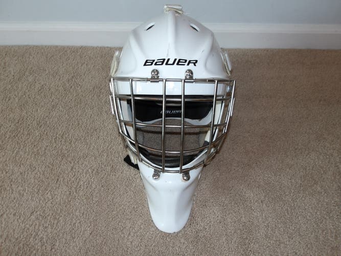 Used Senior Large Bauer 950 Goalie Mask in White