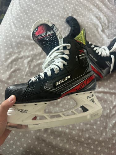 Black Bauer Hockey Skates Regular Width 9 (Used)
