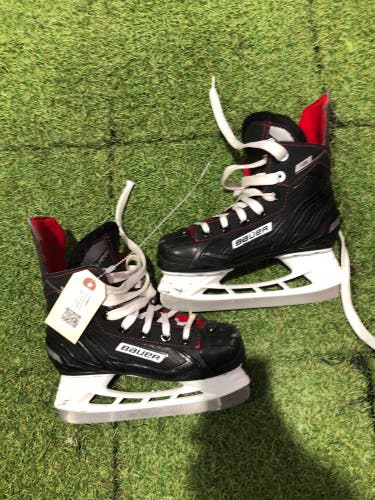 Youth Bauer NS Hockey Skates Regular Width 13.0 (Used)