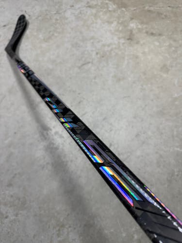 82 Flex P28 Senior Bauer Pulse Right Hand Hockey Stick (New) Pro Stock