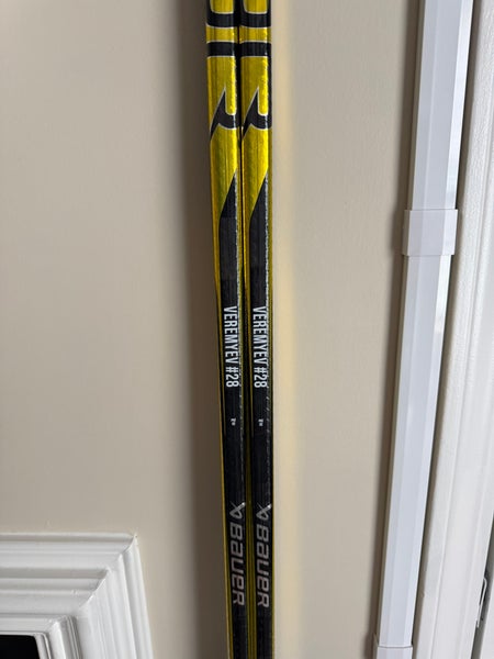 2 pack Senior Bauer Vapor Hyperlite 2 Left Hand Hockey Stick P92 82 Flex Pro Stock (New)