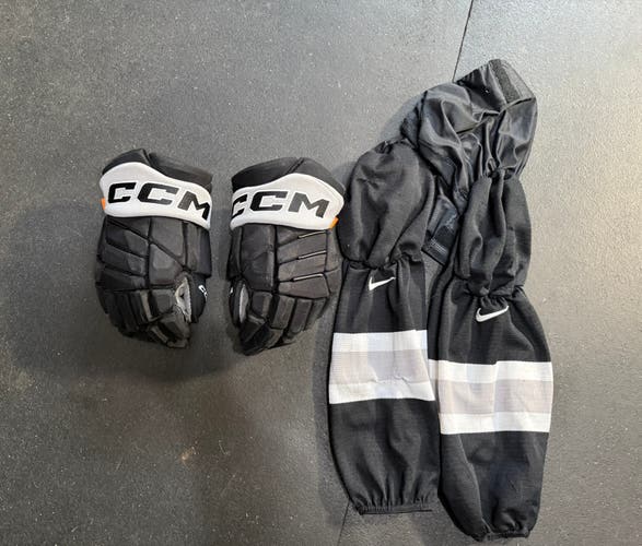 CCM Jetspeed Gloves 14" w/ Nike Swift socks