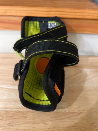 Youth Large CCM Tacks XF Pro Elbow Pads (Used)