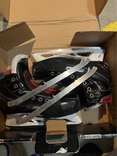 Bauer Vapor X900 Goalie Skates - INT Size 5.5 (D)