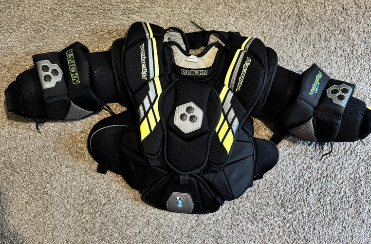Vaughn Velocity VE8 Junior M/L Goalie Chest Protector (Used)