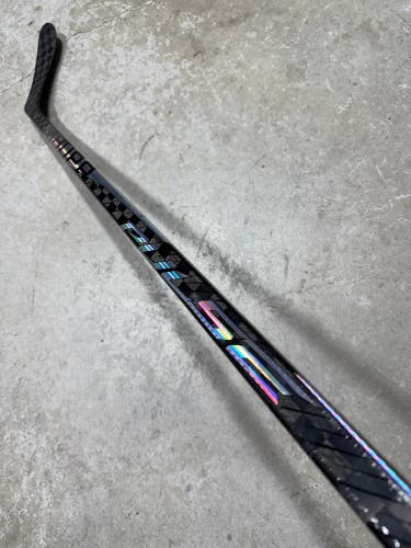 82 Flex P28 Senior Bauer Pulse Right Hand Hockey Stick (Used) Pro Stock