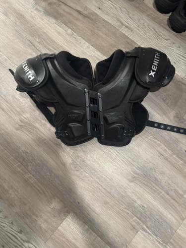 Medium Adult Xenith Velocity Pro Light Shoulder Pads (Used)