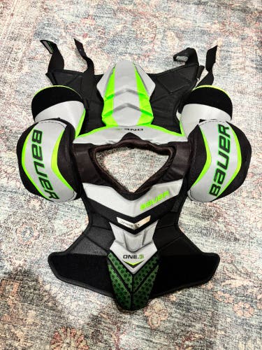 Men's Medium Senior Bauer Supreme One.6 Shoulder Pads (Used)