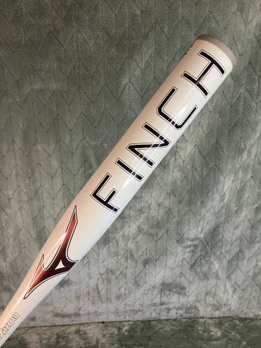 White Mizuno Finch Alloy Bat (-13) Alloy 17 oz 30" (Used)