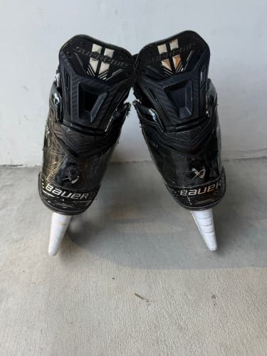 Black Bauer Supreme Mach Hockey Skates 8.5 (Used)