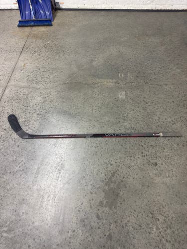 Intermediate Bauer Vapor 3X Pro Right Handed Hockey Stick P92 65 Flex (Used)